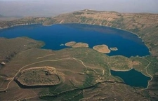 Kaldera Gölü Oluşumu ve Özellikleri Kaldera Gölü Oluşumu ve Özellikleri